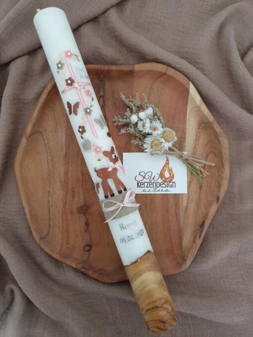Taufkerze "Blumenranke mit Taufsymbole und Rehlein" HOLZ