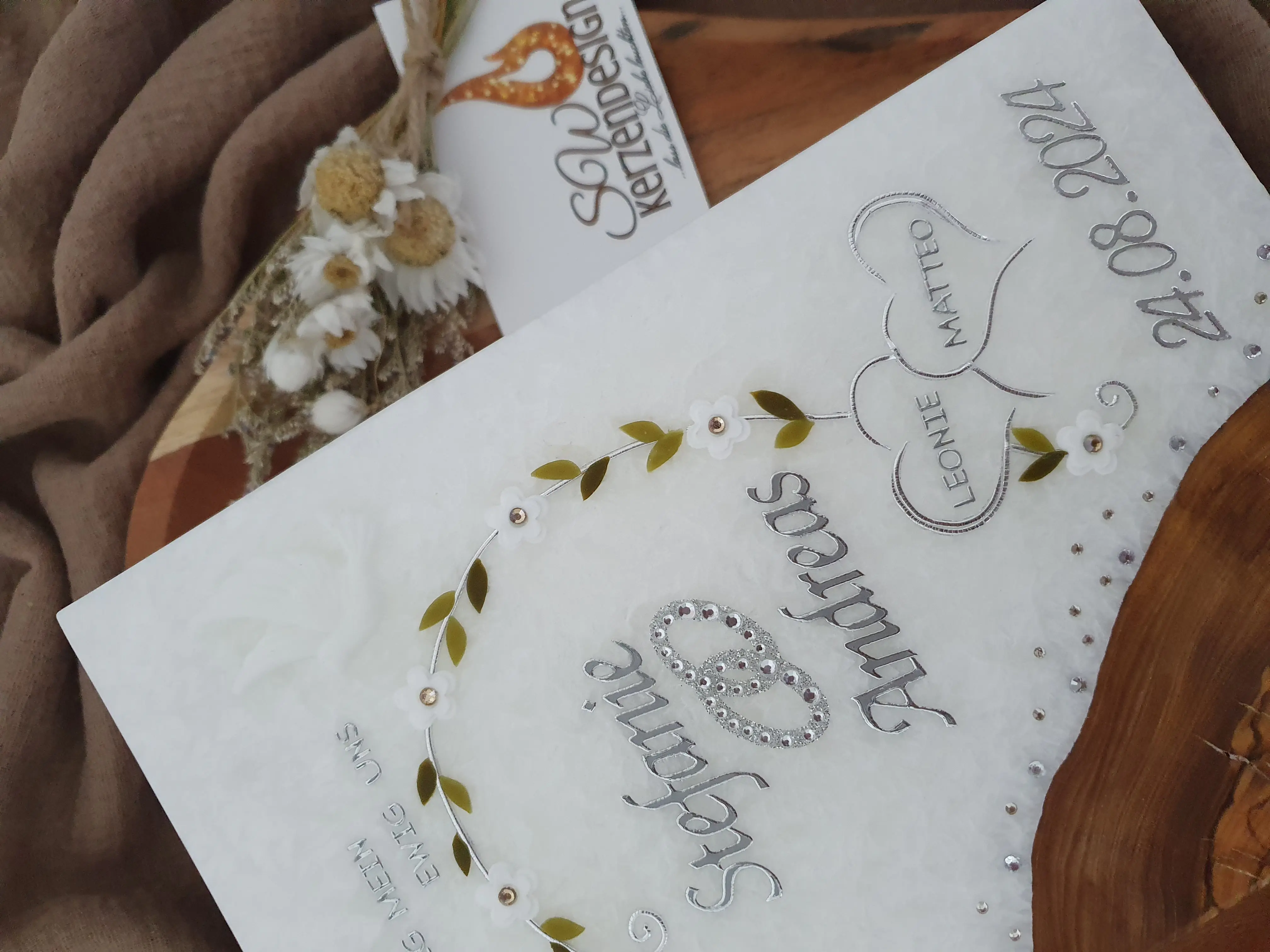 Alternative view of Hochzeitskerze Holz "Doppelherzen Blumenranke"