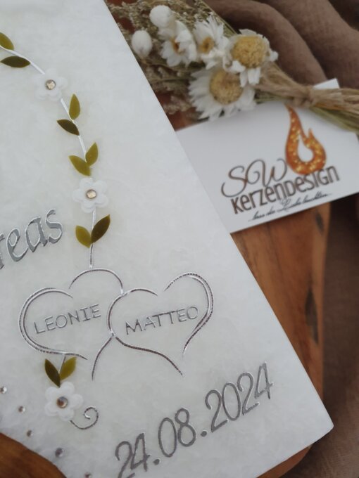 Hochzeitskerze Holz "Doppelherzen Blumenranke" – Bild 3