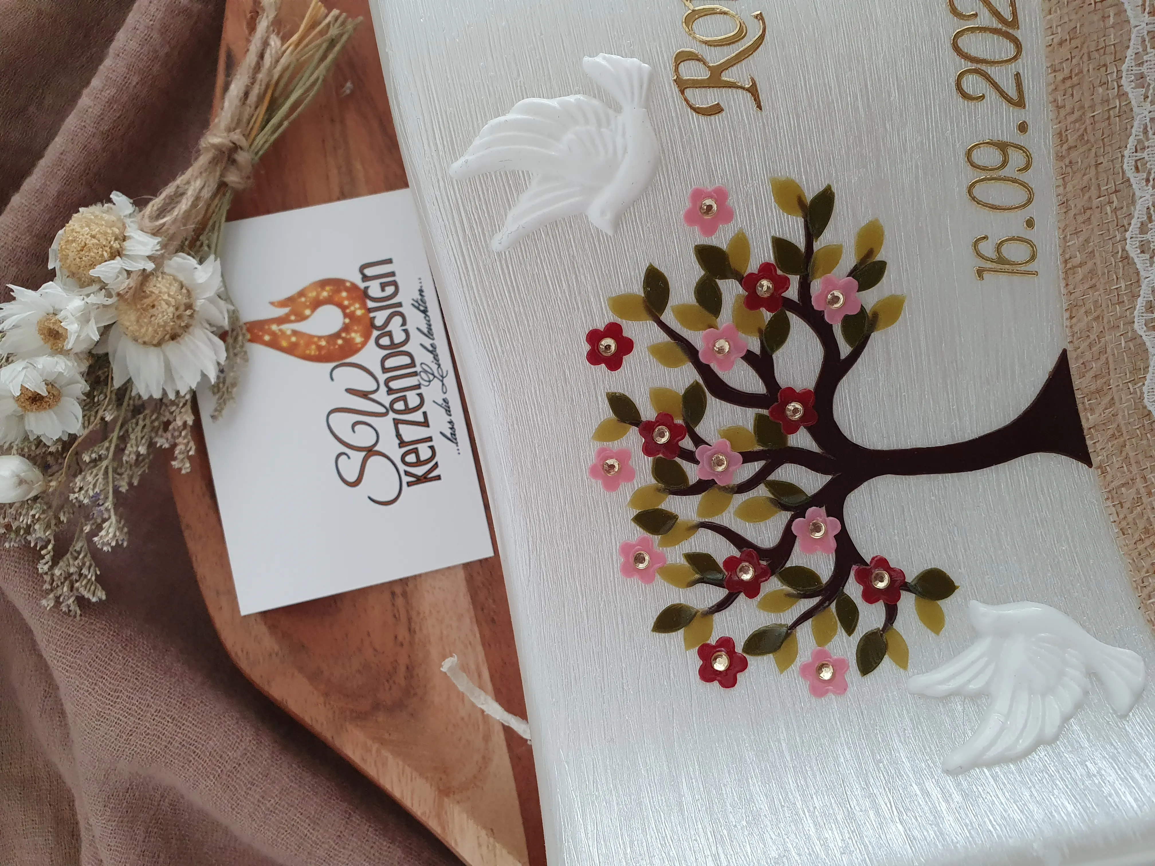 Alternative view of Hochzeitskerze "Welle perlmut Lebensbaum mit Blumen" 26x15x4,5cm