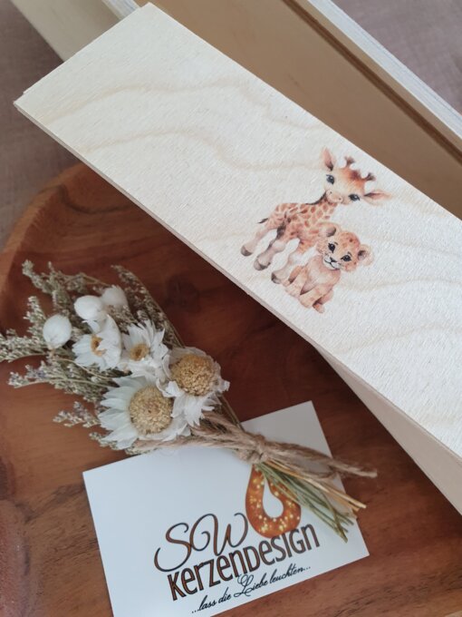 Holzbox "Giraffe mit Löwe" – Bild 3
